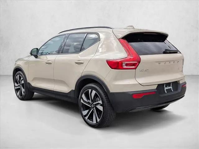 2025 Volvo XC40 B5 Ultra Dark Theme