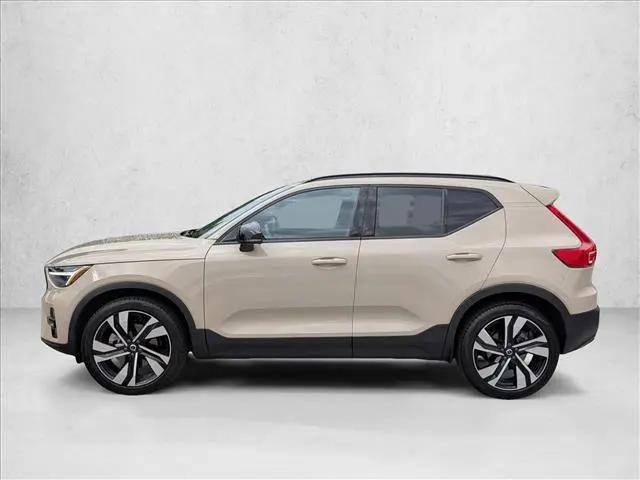 2025 Volvo XC40 B5 Ultra Dark Theme
