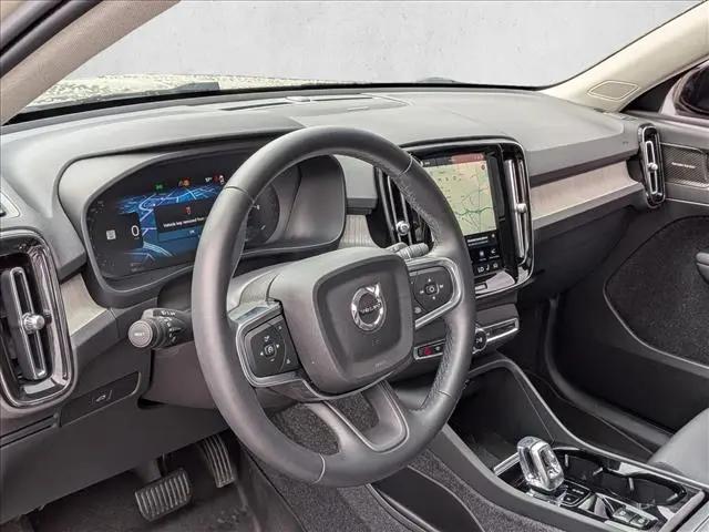2025 Volvo XC40 B5 Ultra Dark Theme