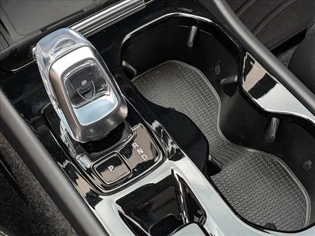 2025 Volvo XC40 B5 Ultra Dark Theme