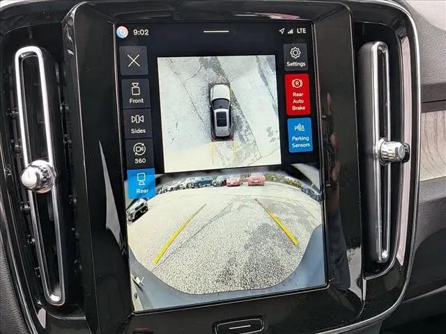 2025 Volvo XC40 B5 Ultra Dark Theme
