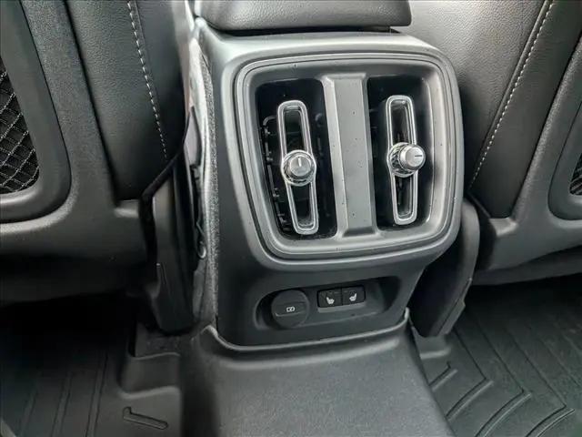 2025 Volvo XC40 B5 Ultra Dark Theme