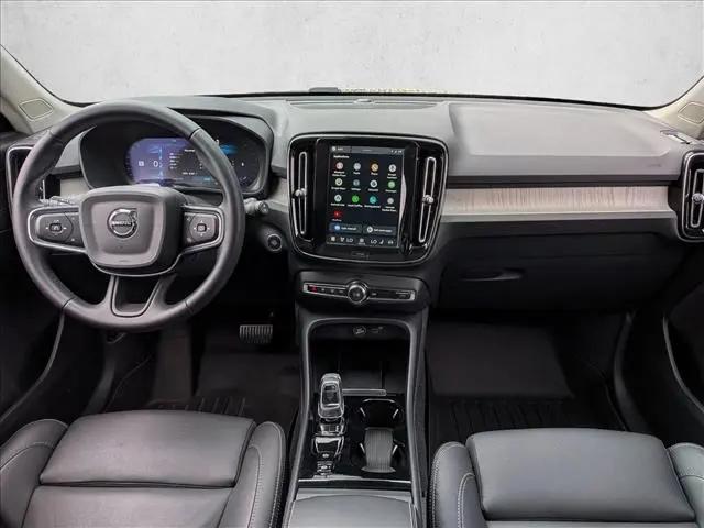 2025 Volvo XC40 B5 Ultra Dark Theme