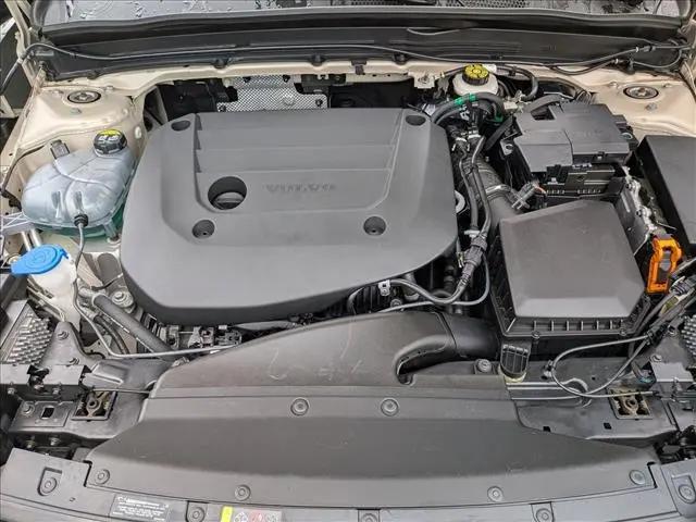 2025 Volvo XC40 B5 Ultra Dark Theme