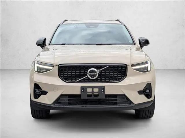 2025 Volvo XC40 B5 Ultra Dark Theme