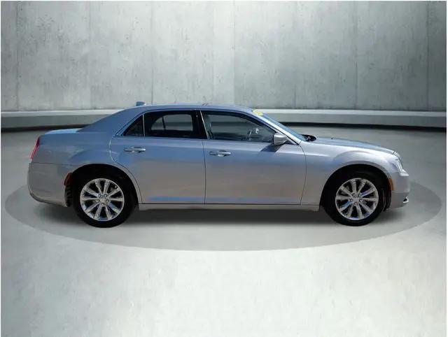 2017 Chrysler 300 Limited AWD
