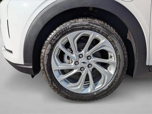 2027 Chevrolet Bolt LT FWD