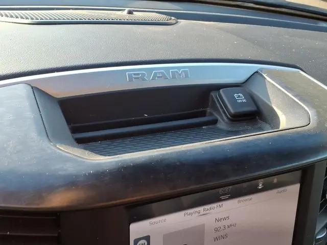 2022 Ram 1500 Big Horn Crew Cab 4x4 5'7" Box