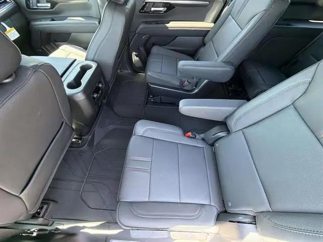 2026 Chevrolet Suburban RST, 4WD