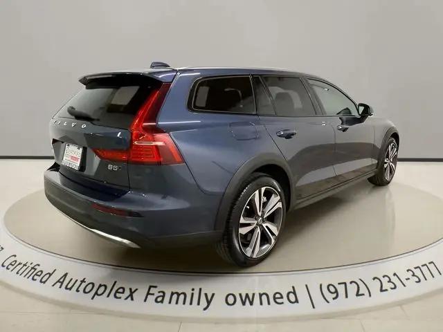 2025 Volvo V60 Cross Country Plus, B5 AWD Gas (mild hybrid)