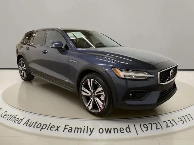 2025 Volvo V60 Cross Country Plus, B5 AWD Gas (mild hybrid)