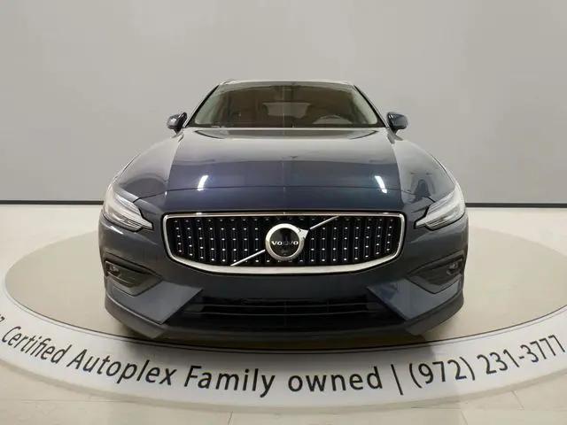 2025 Volvo V60 Cross Country Plus, B5 AWD Gas (mild hybrid)