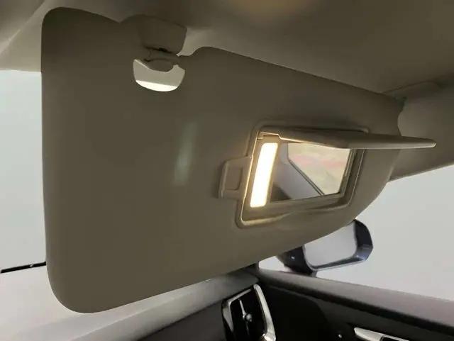2025 Volvo V60 Cross Country Plus, B5 AWD Gas (mild hybrid)