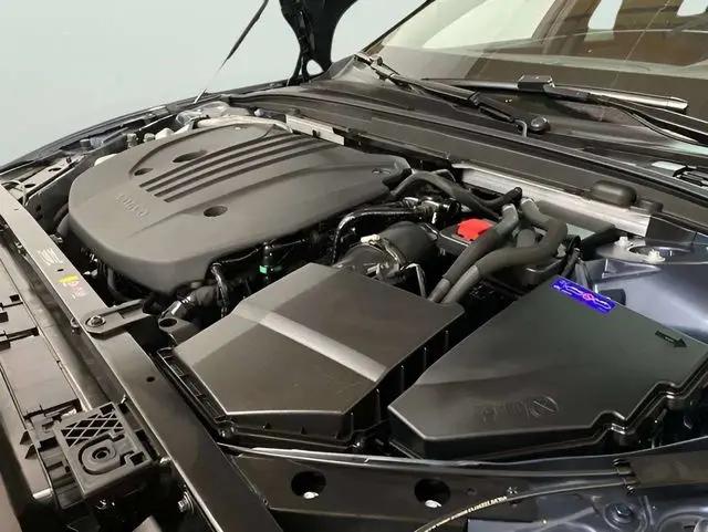 2025 Volvo V60 Cross Country Plus, B5 AWD Gas (mild hybrid)