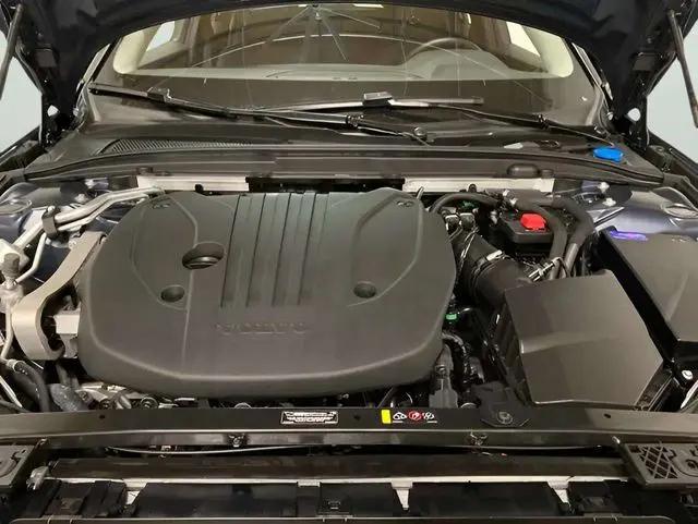 2025 Volvo V60 Cross Country Plus, B5 AWD Gas (mild hybrid)