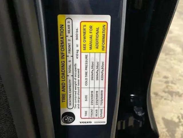 2025 Volvo V60 Cross Country Plus, B5 AWD Gas (mild hybrid)