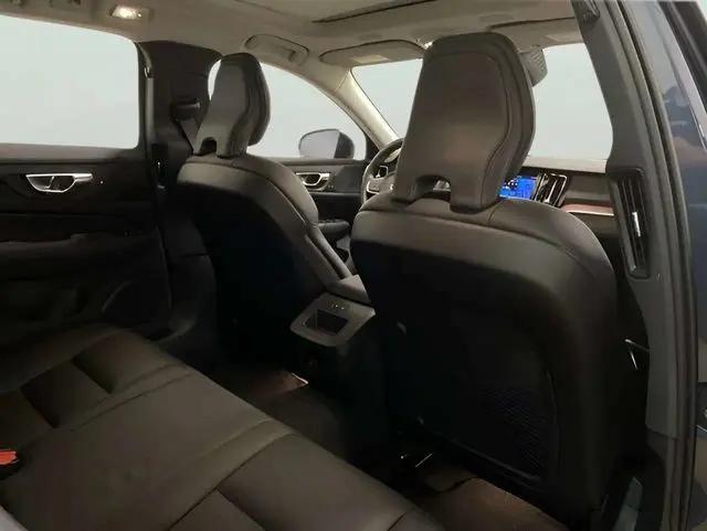 2025 Volvo V60 Cross Country Plus, B5 AWD Gas (mild hybrid)