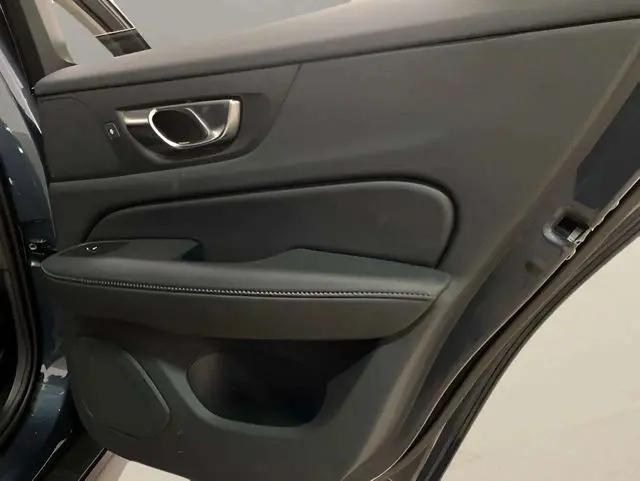 2025 Volvo V60 Cross Country Plus, B5 AWD Gas (mild hybrid)