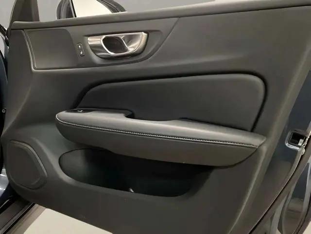 2025 Volvo V60 Cross Country Plus, B5 AWD Gas (mild hybrid)