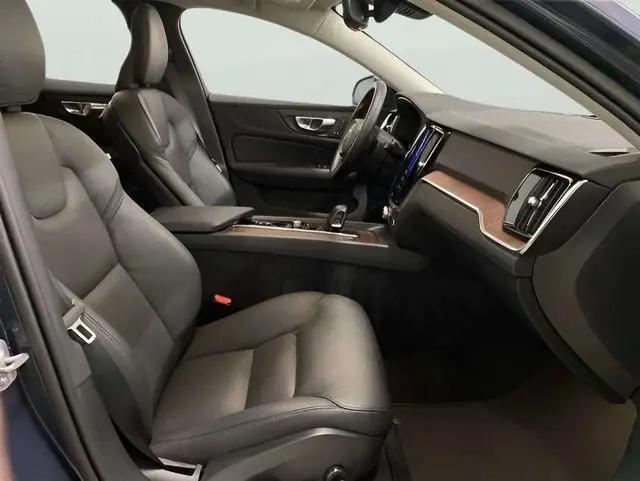 2025 Volvo V60 Cross Country Plus, B5 AWD Gas (mild hybrid)