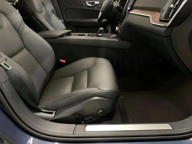 2025 Volvo V60 Cross Country Plus, B5 AWD Gas (mild hybrid)