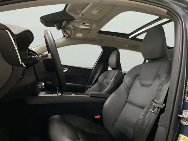 2025 Volvo V60 Cross Country Plus, B5 AWD Gas (mild hybrid)