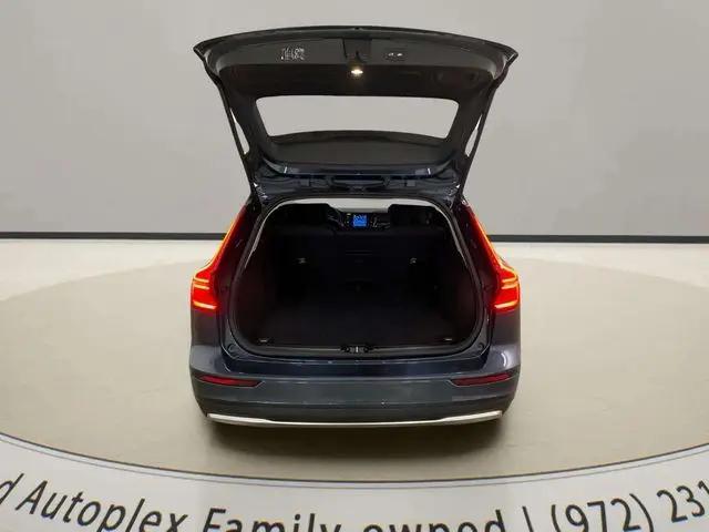 2025 Volvo V60 Cross Country Plus, B5 AWD Gas (mild hybrid)