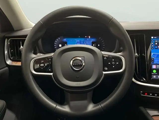 2025 Volvo V60 Cross Country Plus, B5 AWD Gas (mild hybrid)