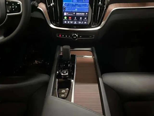2025 Volvo V60 Cross Country Plus, B5 AWD Gas (mild hybrid)