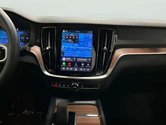2025 Volvo V60 Cross Country Plus, B5 AWD Gas (mild hybrid)
