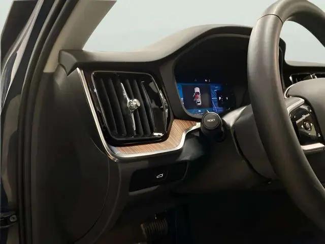 2025 Volvo V60 Cross Country Plus, B5 AWD Gas (mild hybrid)