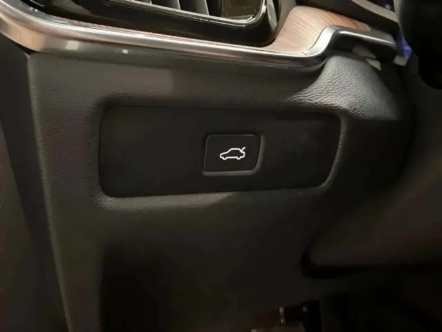 2025 Volvo V60 Cross Country Plus, B5 AWD Gas (mild hybrid)