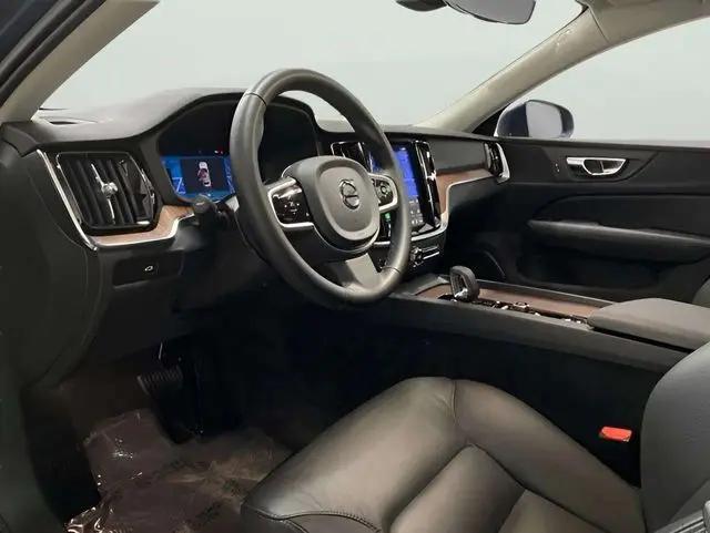 2025 Volvo V60 Cross Country Plus, B5 AWD Gas (mild hybrid)