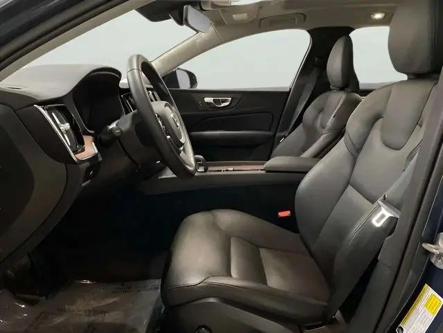 2025 Volvo V60 Cross Country Plus, B5 AWD Gas (mild hybrid)