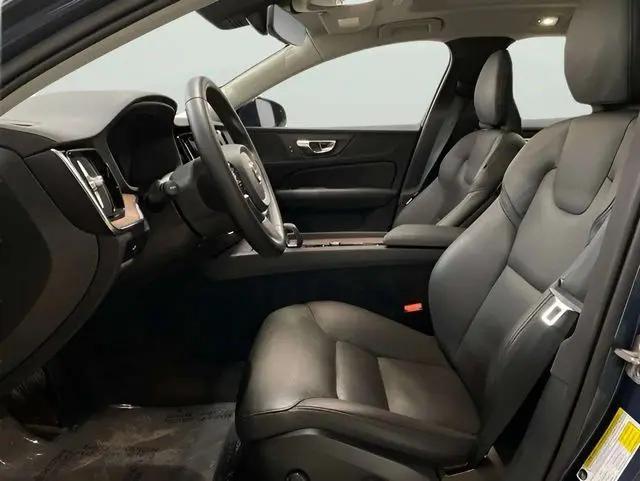 2025 Volvo V60 Cross Country Plus, B5 AWD Gas (mild hybrid)