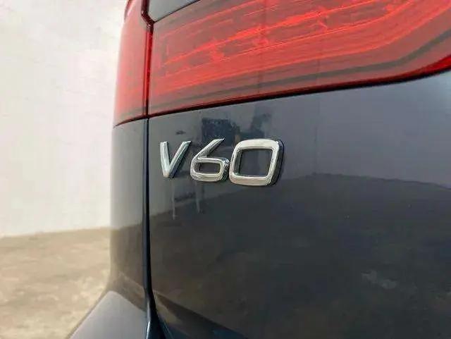2025 Volvo V60 Cross Country Plus, B5 AWD Gas (mild hybrid)
