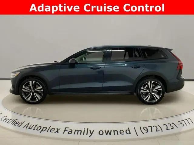 2025 Volvo V60 Cross Country Plus, B5 AWD Gas (mild hybrid)