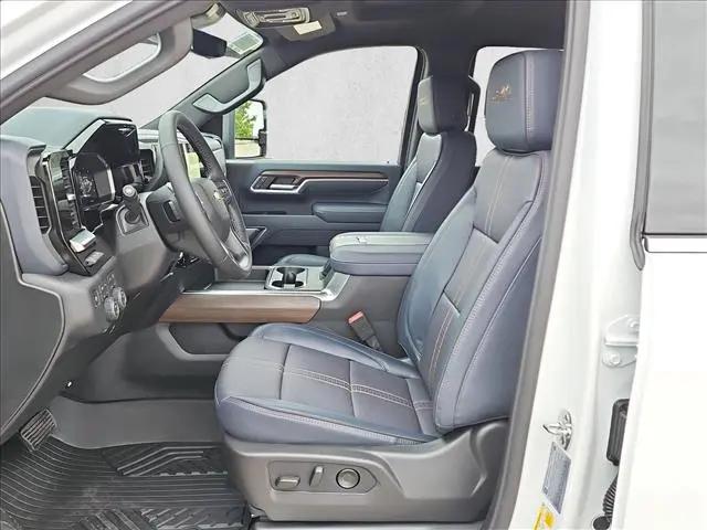 2026 Chevrolet Silverado 2500HD Crew Cab, Standard Bed, High Country, 4WD