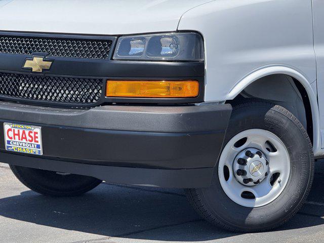 2026 Chevrolet Express Passenger 3500 Extended Wheelbase, LS, RWD