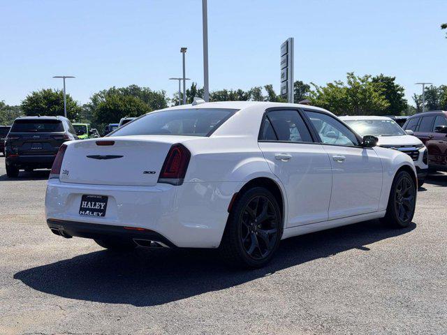 2023 Chrysler 300 Touring