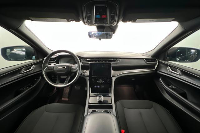 2025 Jeep Grand Cherokee Laredo X 4x4