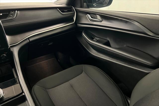 2025 Jeep Grand Cherokee Laredo X 4x4