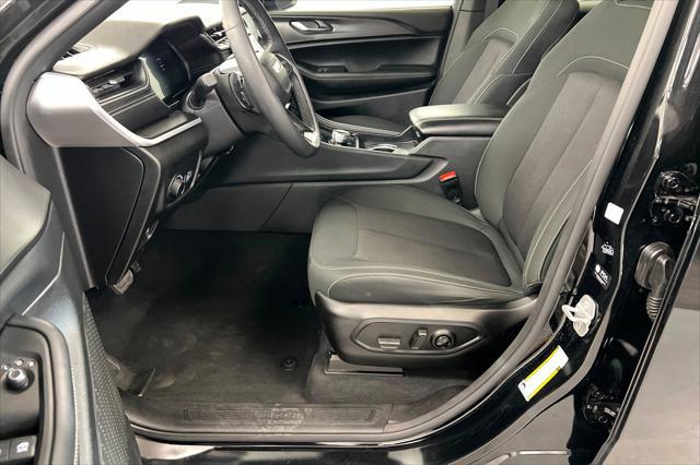2025 Jeep Grand Cherokee Laredo X 4x4