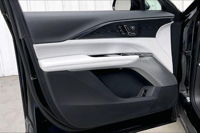 2024 Cadillac iQ Sport w/1SK