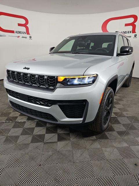 2026 Jeep Grand Cherokee L GRAND CHEROKEE L LAREDO ALTITUDE 4X4