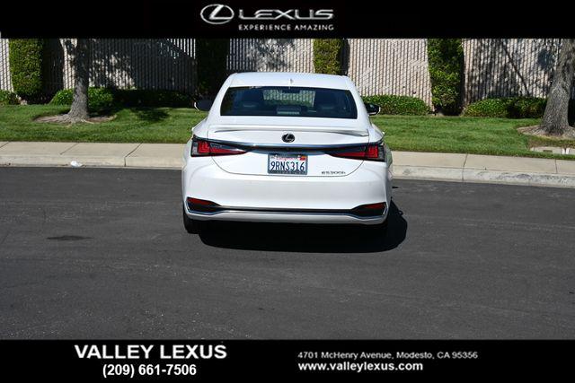 2025 Lexus ES 300h 300h