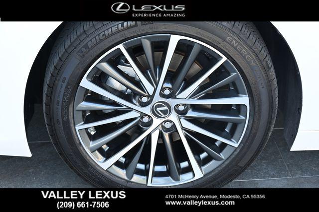 2025 Lexus ES 300h 300h
