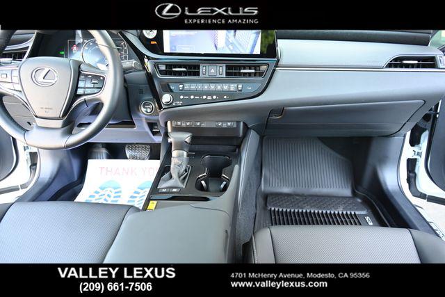 2025 Lexus ES 300h 300h