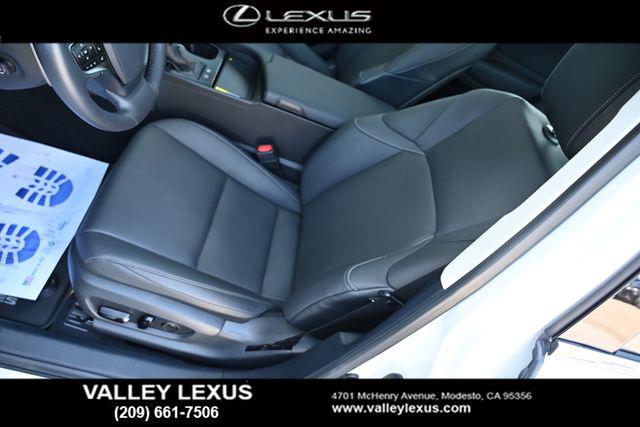 2025 Lexus ES 300h 300h