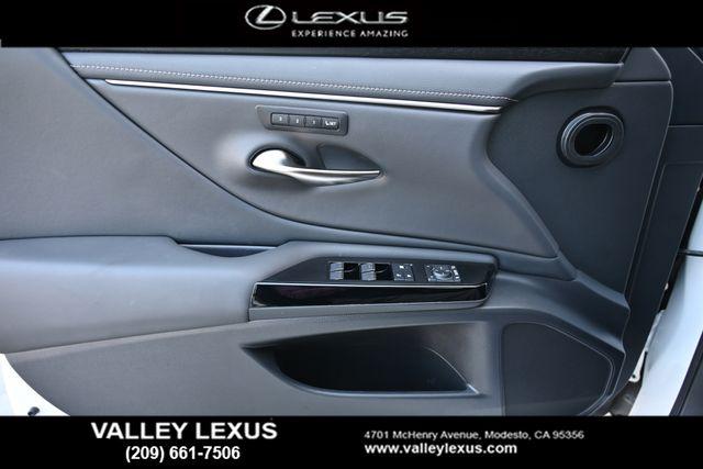 2025 Lexus ES 300h 300h